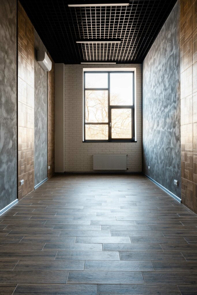 room space with vinyl floor